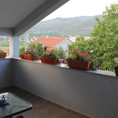 Flora Dom wakacyjny Mostar